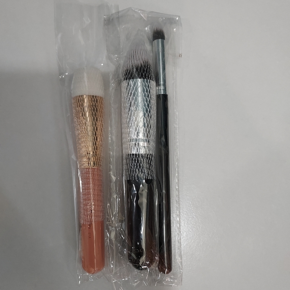 Makeup brushes
